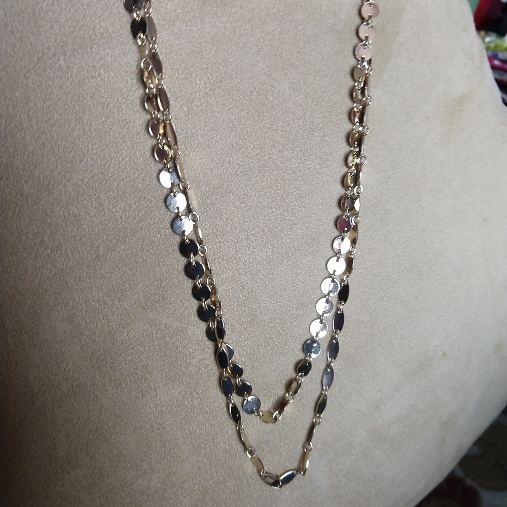 Connected Gold Discs Necklace. NWOT.